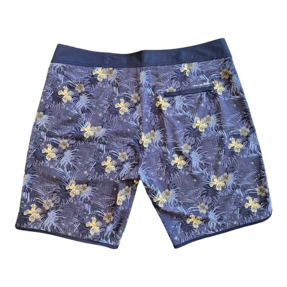 Travis Mathew Board Shorts Mens 40 Blue Floral Tropical Hawaiian Becan Ruins NEW - Picture 2 of 12
